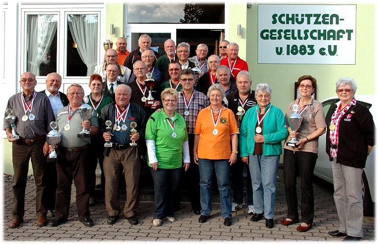 SiegerInnen des oberfränkischen Senioren- und Versehrtenvergleichs 2013 in Ebersdorf (Foto: H. Schmidt)